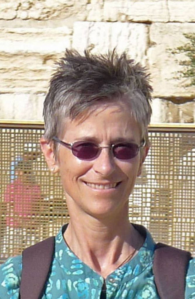 Headshot of Jennifer Robertson