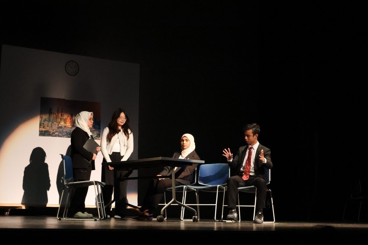 Scene from Dear Wanita play performance.