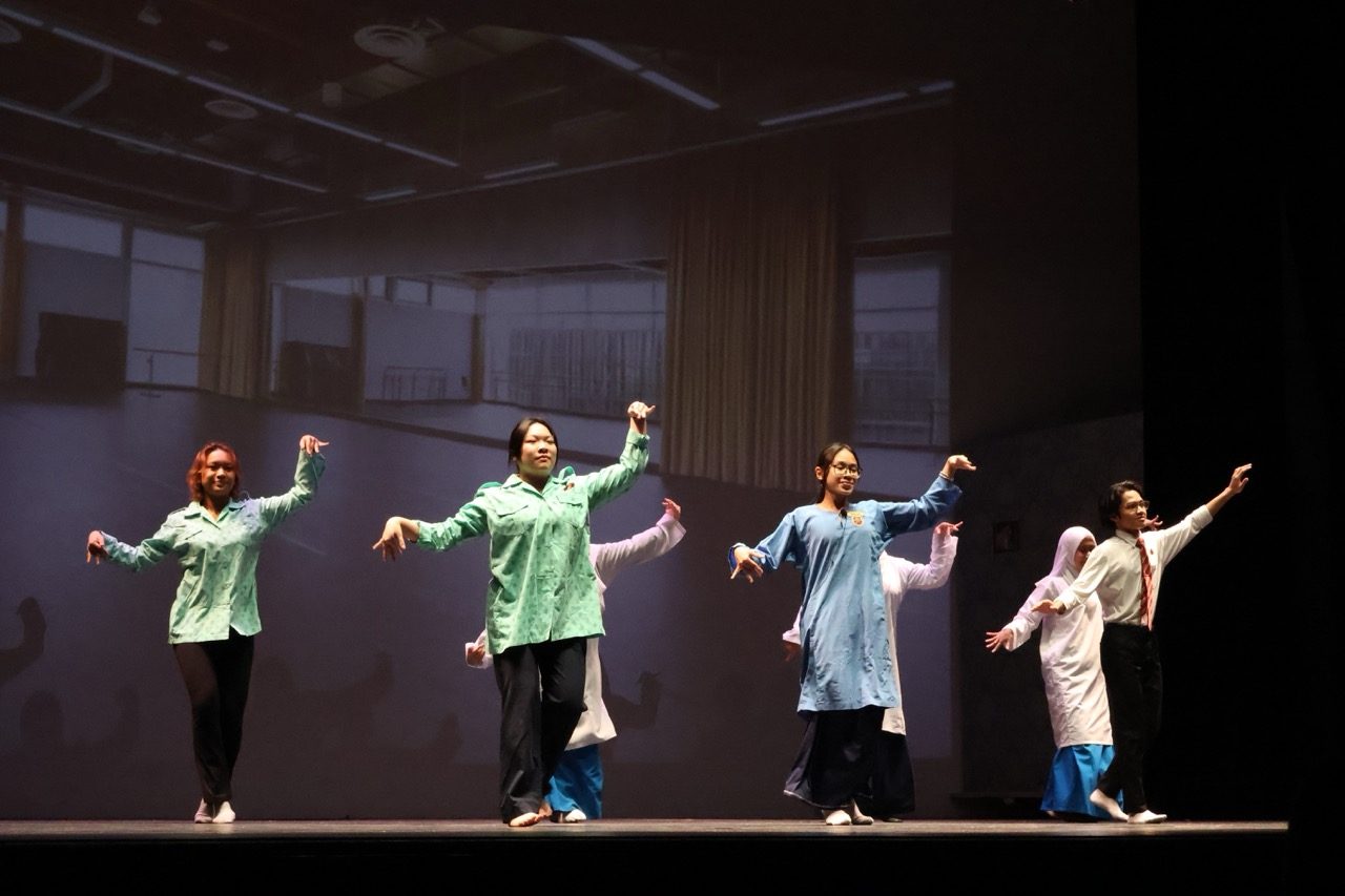 Traditional Zapin dance performance.