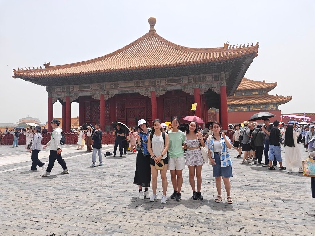 Katrina and classmates posing for a photo
