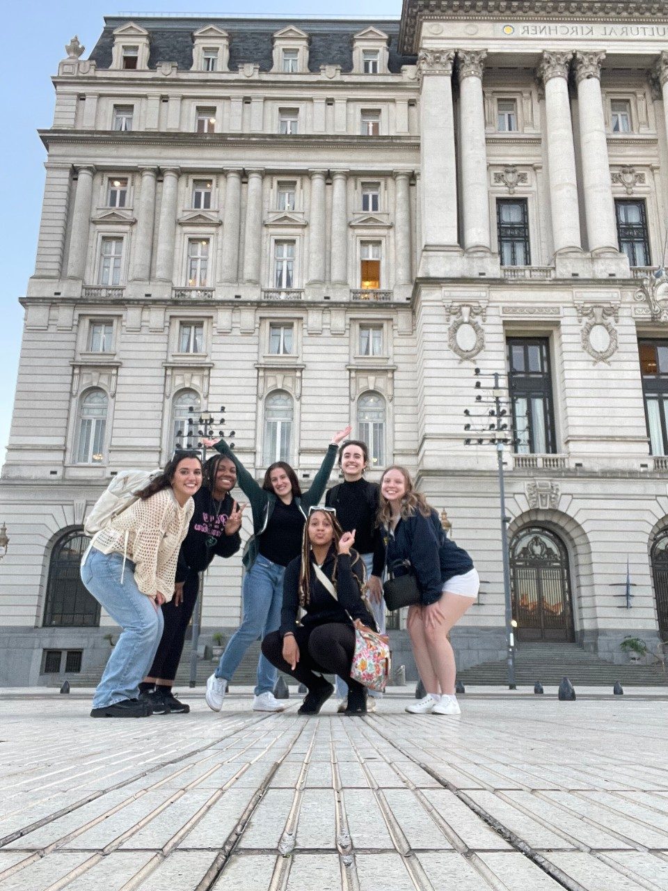 Madisyn and other students pose excitedly in Beunos Aires.