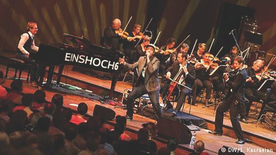 Einshoch6 performing.