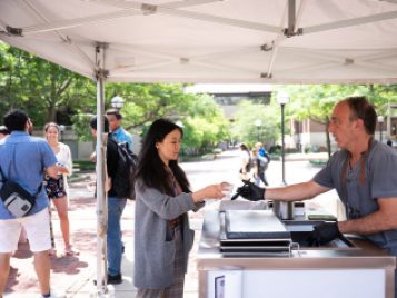 MPHOTO-LSAELI_IceCream_17July23 