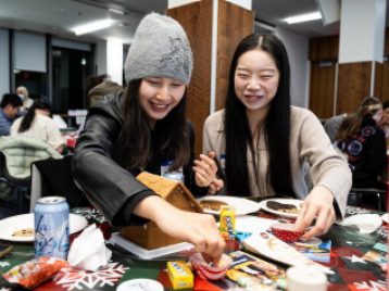 2025-12-05 Gingerbread Decorating 