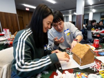 2025-12-05 Gingerbread Decorating 