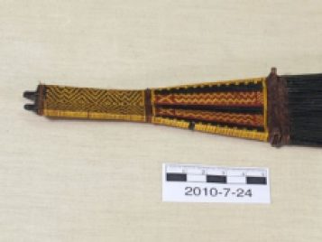 UMMA 2010-7-24: Comb of palm wood. Malaita, Solomon Islands. Ross Collection 