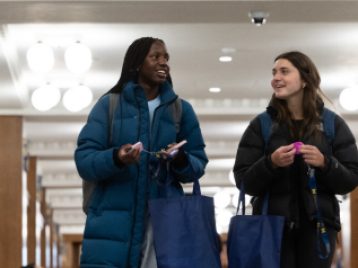 Two students at the Major/Minor Expo