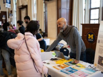 Staff at the Major/Minor Expo converse with students