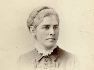 Photograph of Katherine Coman, Pach Brothers, New York, University of Michigan student portrait collection, Bentley Historical Library, University of Michigan