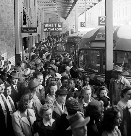 Greyhound bus terminal in Tennessee, 1943
