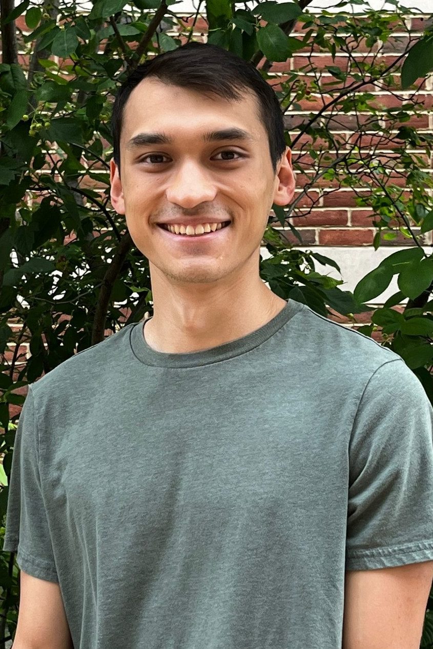 headshot of Evan Deddo