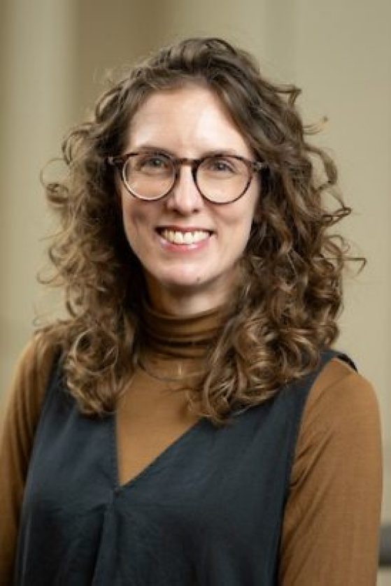 headshot of Laura Zahodne
