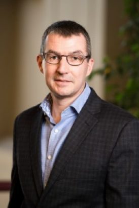 Richard Lewis headshot